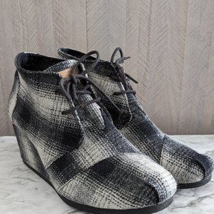 TOMS Desert Black White Plaid Fabric Wedge Ankle Booties Shoe Womens Size 8